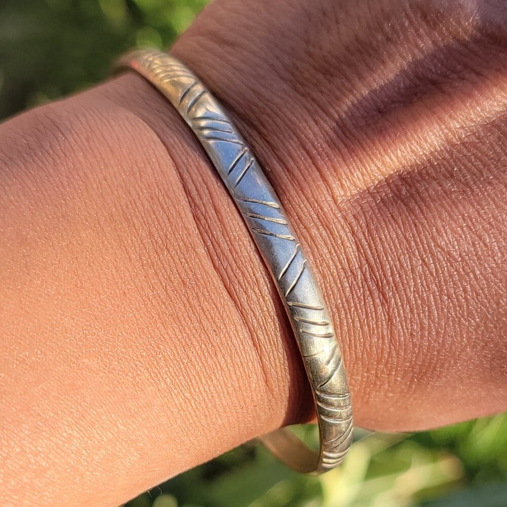 Vintage Southwestern etched lines "HECHO EN TAXCO" silver bangle bracelet